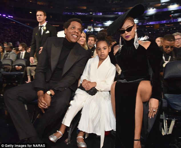 Beyonce and Jay-Z’s Daughter Blue Ivy Bids K at Art Auction in Los Angeles